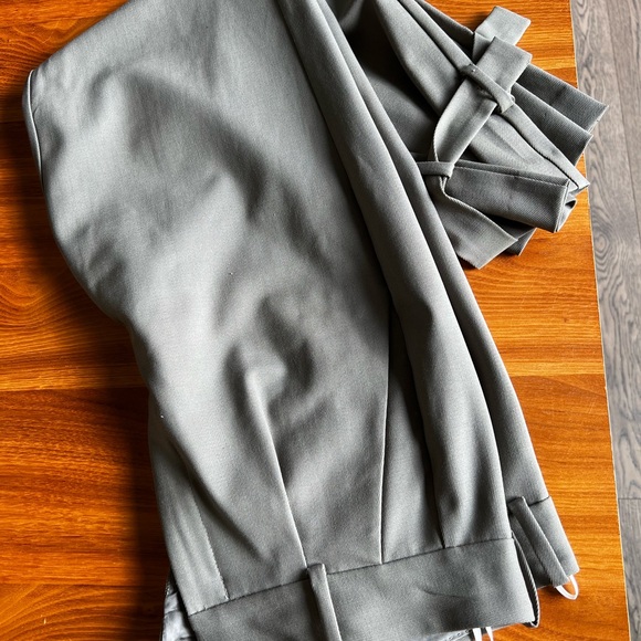 Babaton dress pant sage green colour tapered leg - Picture 3 of 4